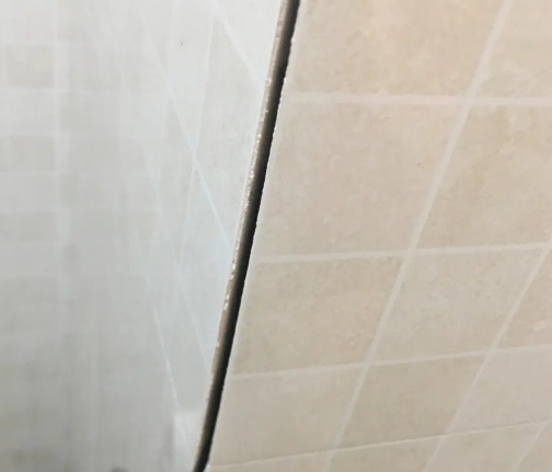 台安瓷砖空鼓维修公司分享阳台瓷砖脱落的修复过程可以分为以下几个步骤